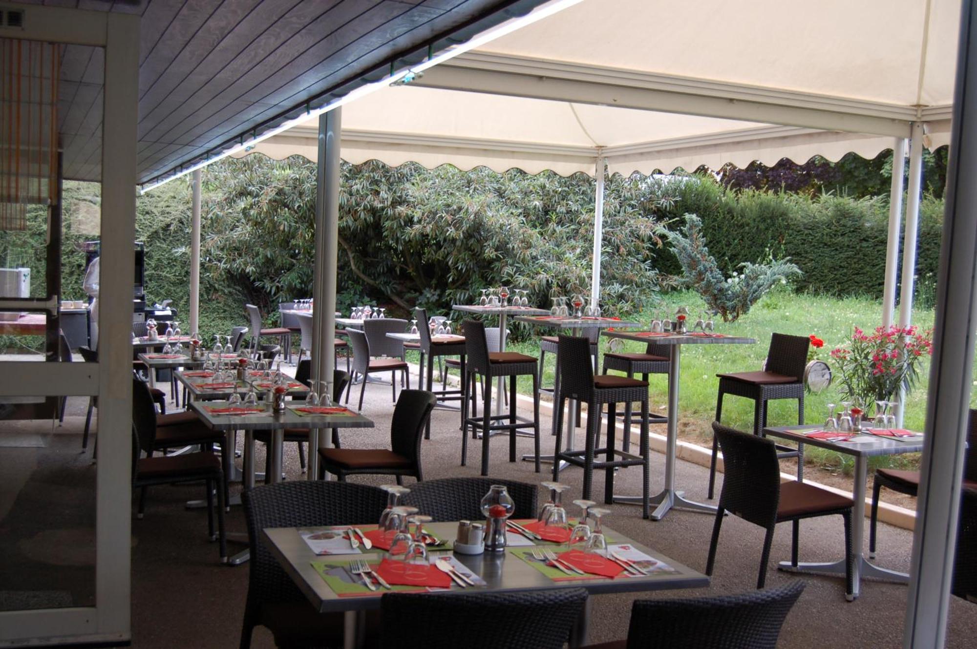 Logis Hotel Lons-Le-Saunier - Restaurant Le Grill Ресторан фото