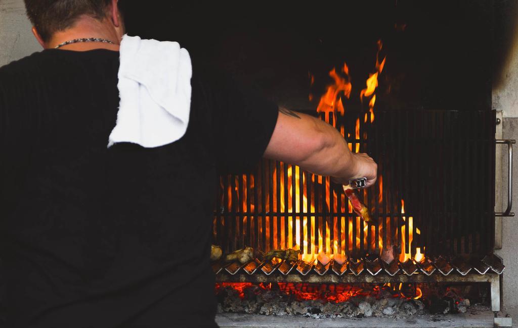 Logis Hotel Lons-Le-Saunier - Restaurant Le Grill Екстер'єр фото