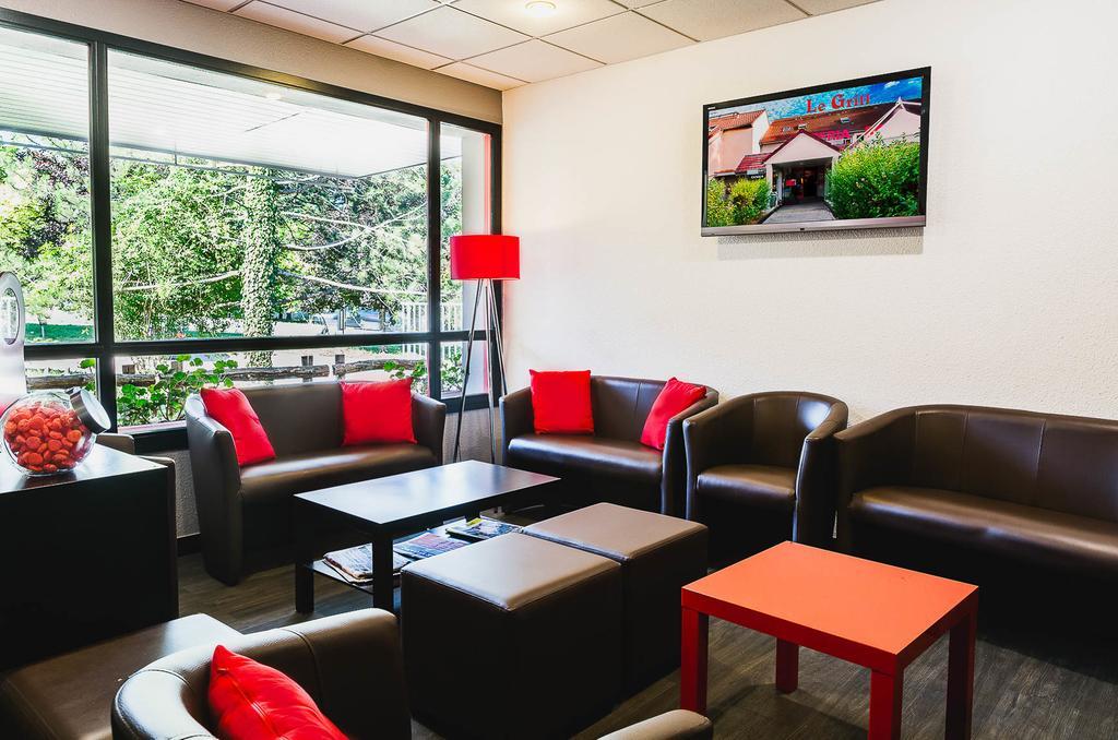 Logis Hotel Lons-Le-Saunier - Restaurant Le Grill Екстер'єр фото
