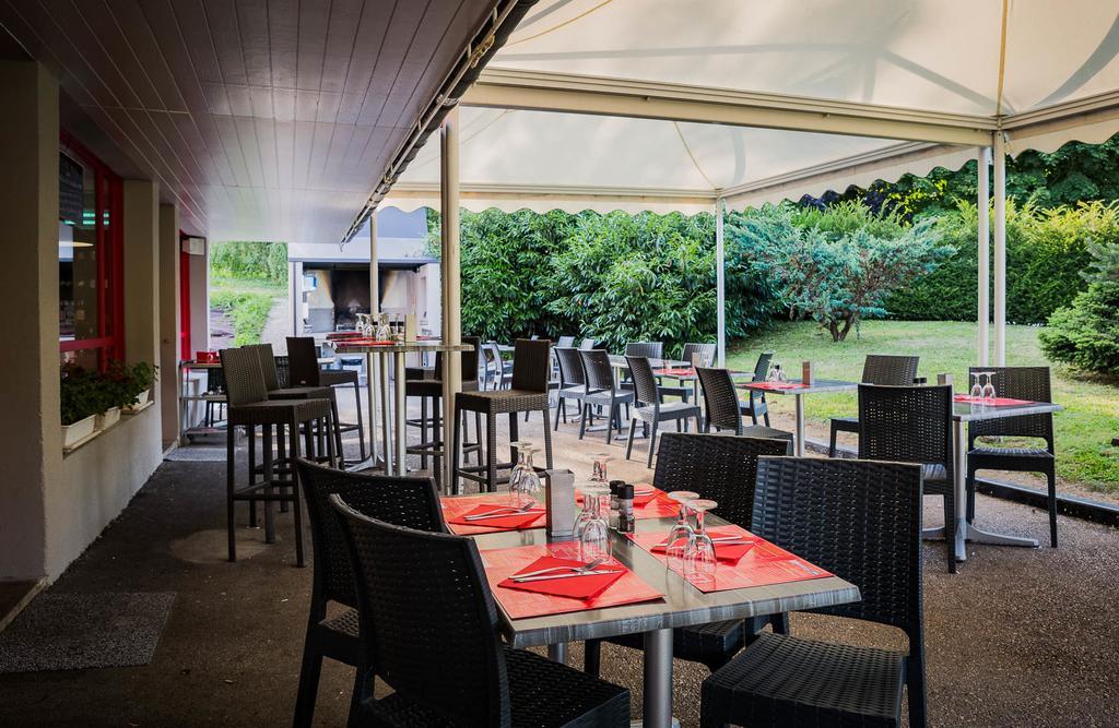 Logis Hotel Lons-Le-Saunier - Restaurant Le Grill Екстер'єр фото