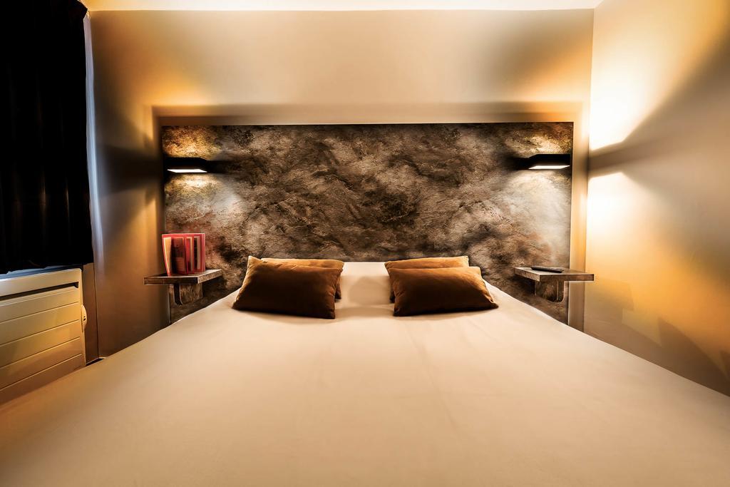 Logis Hotel Lons-Le-Saunier - Restaurant Le Grill Екстер'єр фото