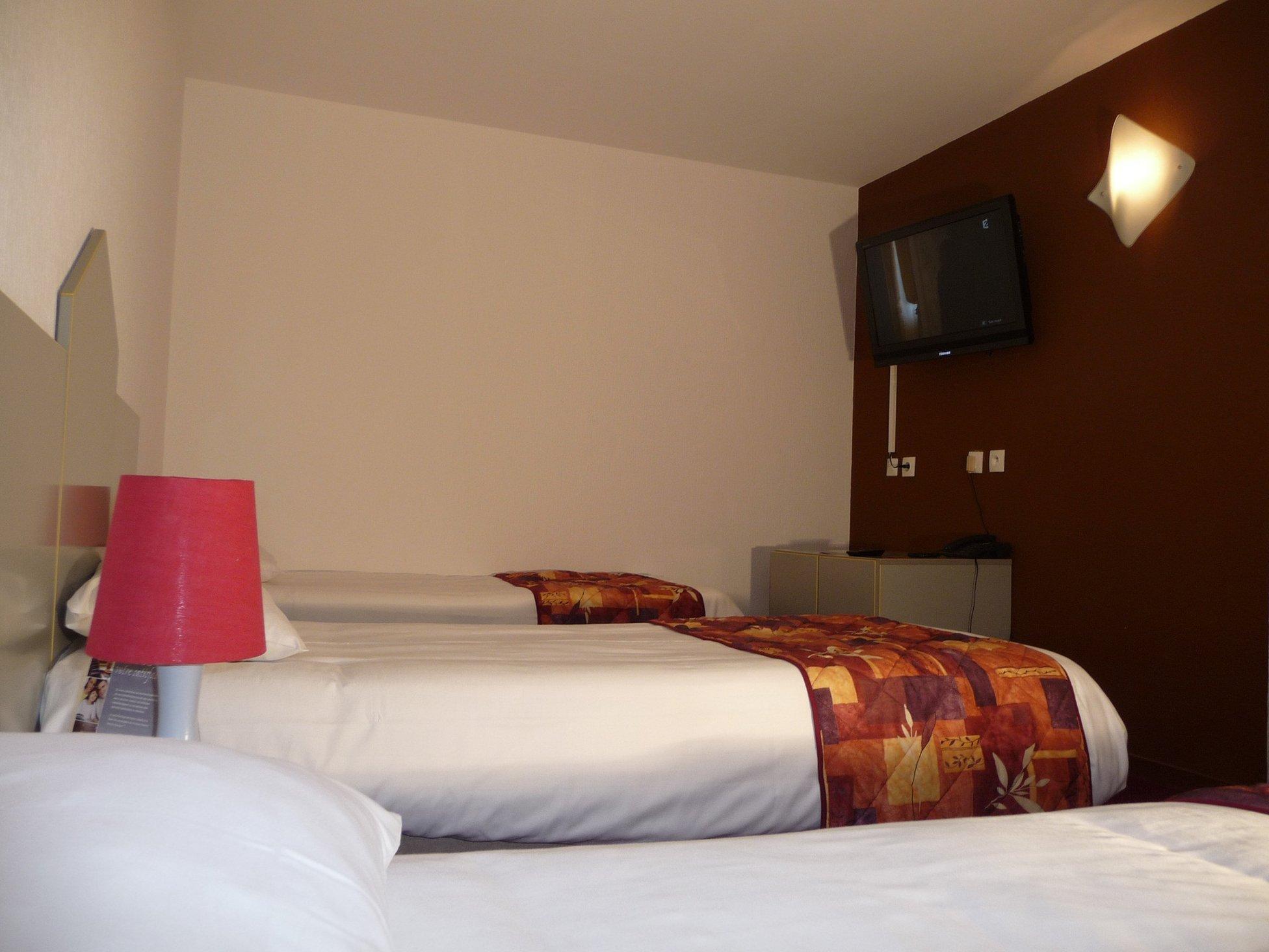Logis Hotel Lons-Le-Saunier - Restaurant Le Grill Екстер'єр фото