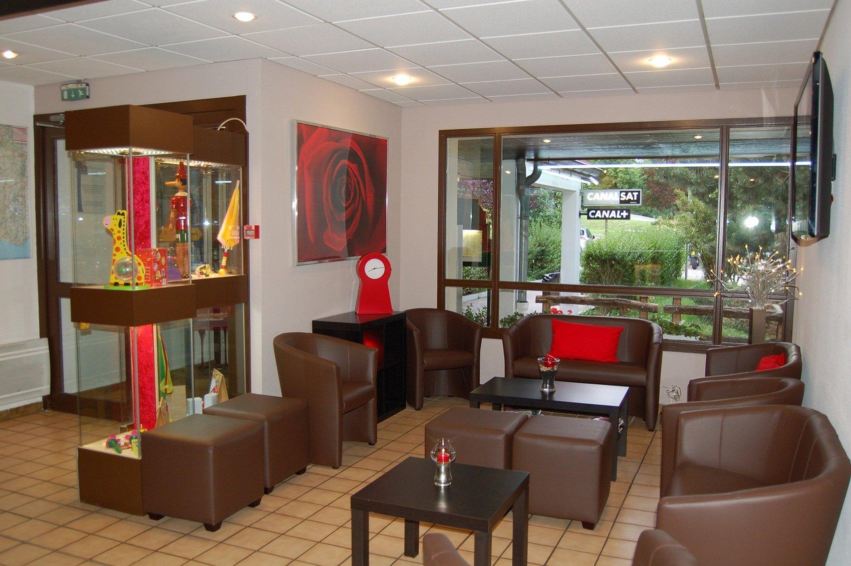 Logis Hotel Lons-Le-Saunier - Restaurant Le Grill Екстер'єр фото