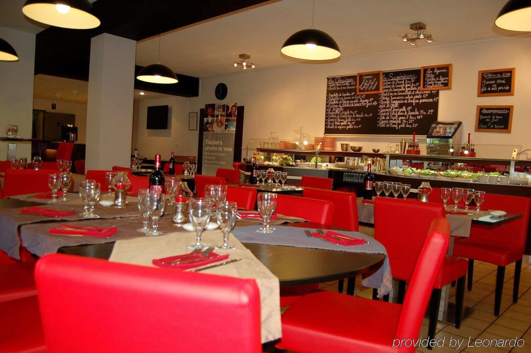 Logis Hotel Lons-Le-Saunier - Restaurant Le Grill Екстер'єр фото