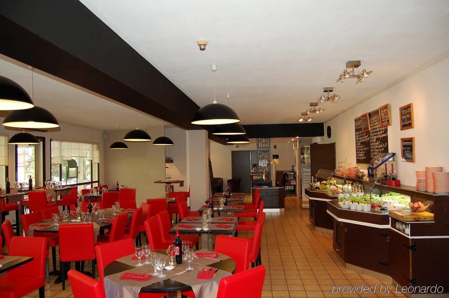 Logis Hotel Lons-Le-Saunier - Restaurant Le Grill Екстер'єр фото