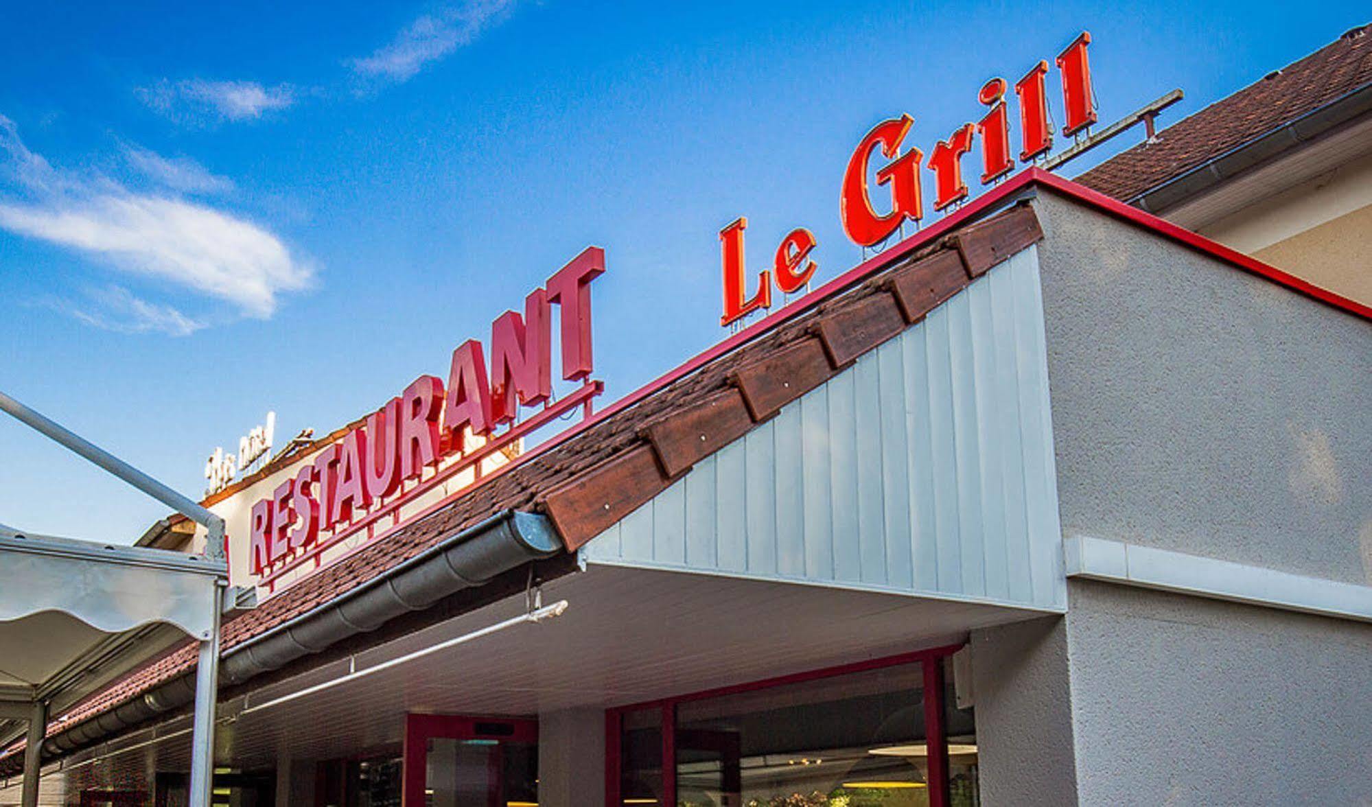 Logis Hotel Lons-Le-Saunier - Restaurant Le Grill Екстер'єр фото