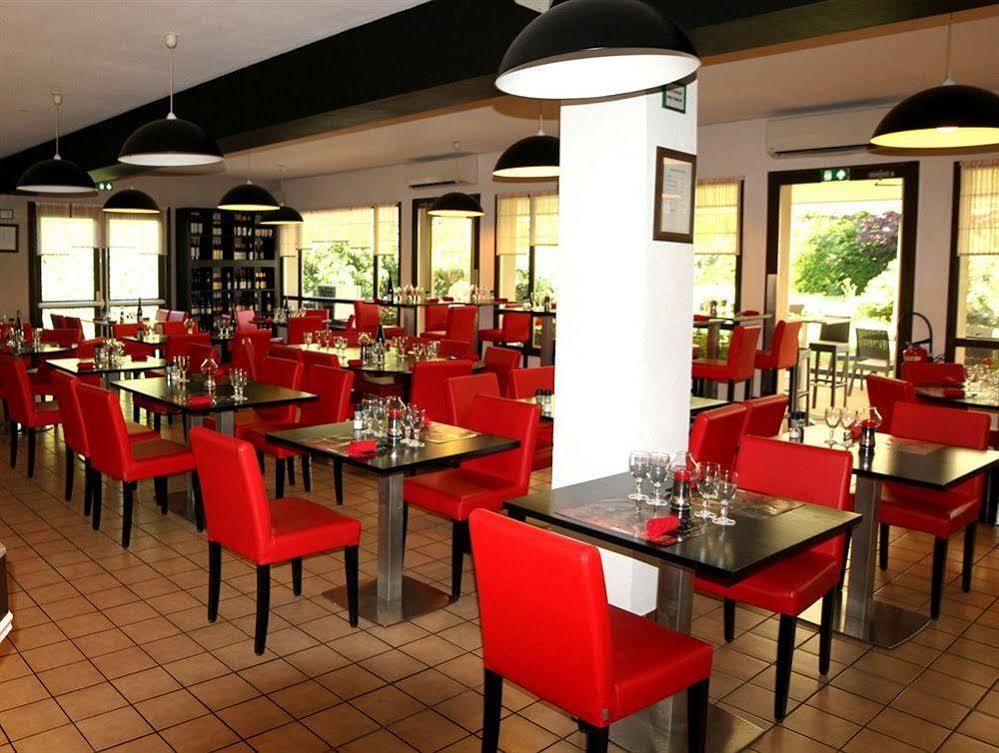 Logis Hotel Lons-Le-Saunier - Restaurant Le Grill Екстер'єр фото