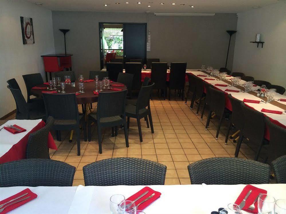 Logis Hotel Lons-Le-Saunier - Restaurant Le Grill Екстер'єр фото